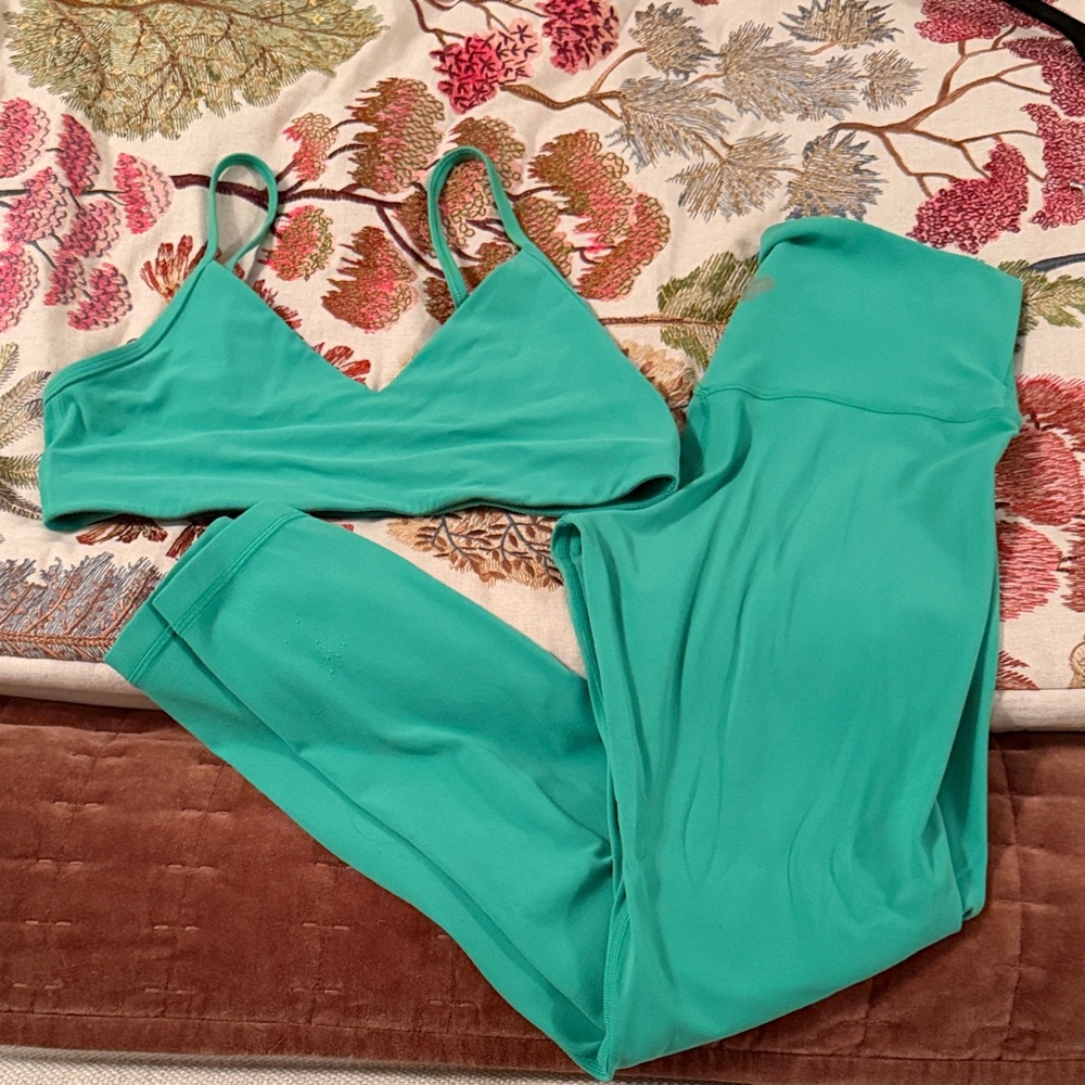 Aritzia green Sports Bra and Leggings Set size M/6